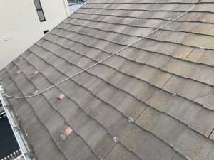 塗膜がはがれたスレート屋根