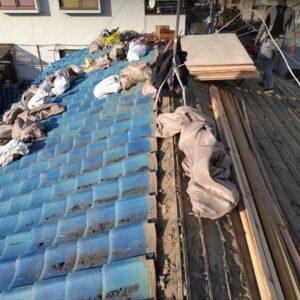 半分瓦を撤去し掃除した屋根