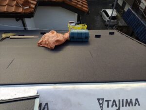 屋根を葺き進める