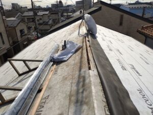 換気棟の換気の穴をあけた