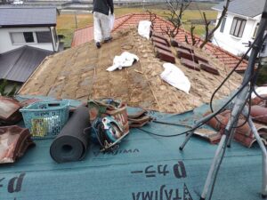 半分瓦屋根をはがした屋根