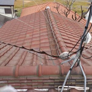 谷のある瓦屋根