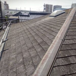 古いコロニアルの屋根