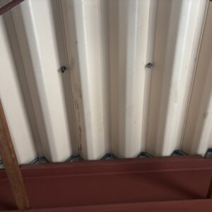 折板屋根の裏側