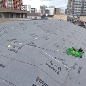 ルーフィングを張ったコロニアル屋根