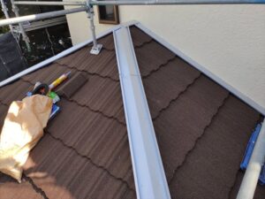 ガルバリウム鋼板の棟下地を付けた屋根