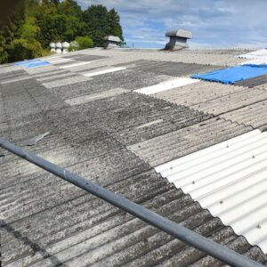 雨漏りするスレート屋根の応急処置