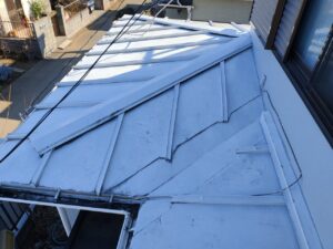 トタン屋根本谷部分