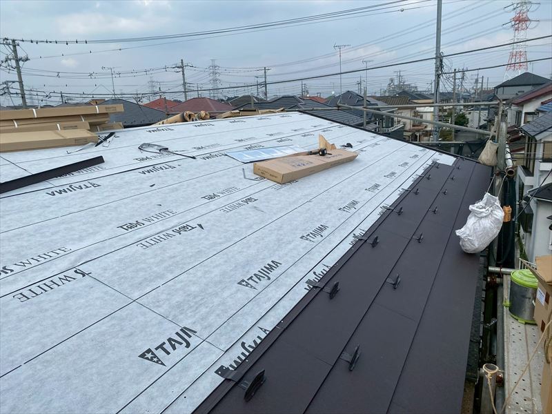 シルキーG2葺き施工中