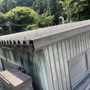 工場の折板屋根