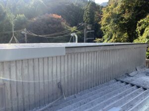 二重折板屋根のケラバ取付工事
