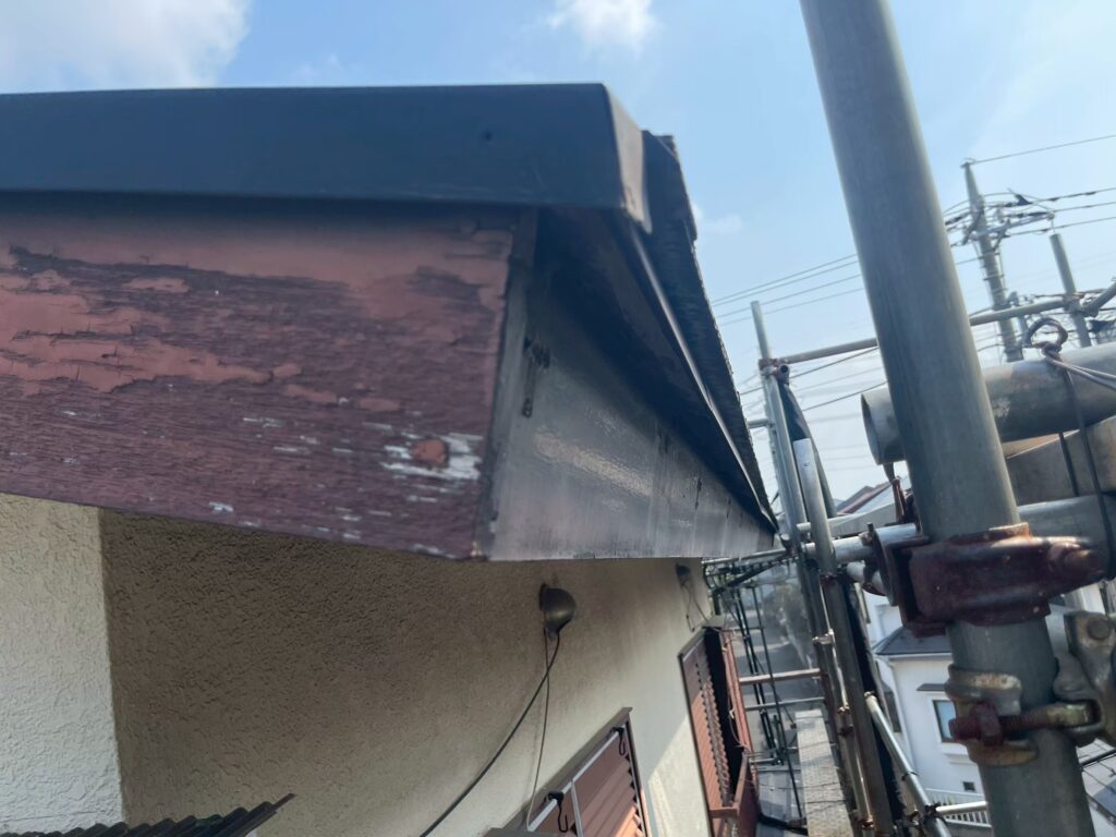 雨どいを外した破風