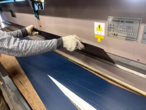 ベンダーで破風板金加工