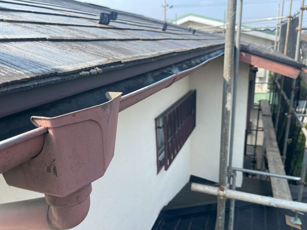 半月の古い雨樋